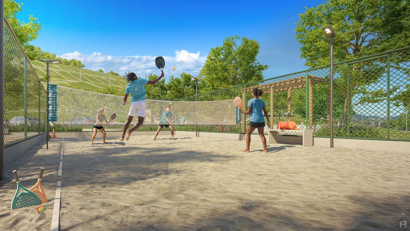 Moradores jogando beach tennis na quadra de areia do Reserva Montês, cercada pela mata e pela serra.